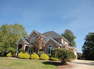2770 Paddock Dr, Akron, OH 44333