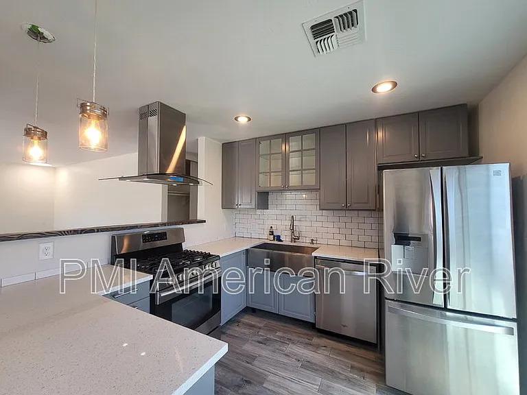 881 Beardsley Dr — Photo 6