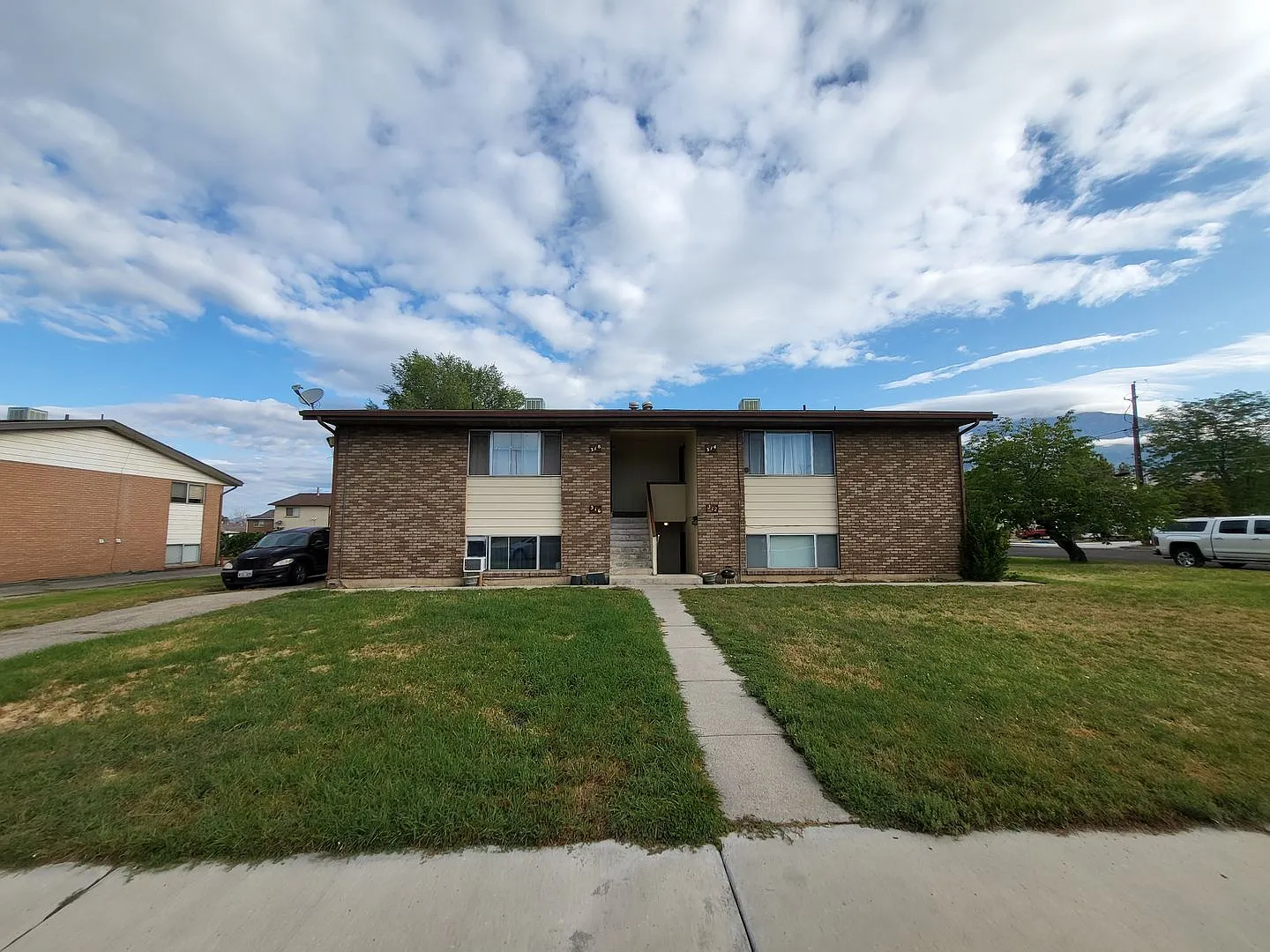 450 N 4-plex — Photo 2