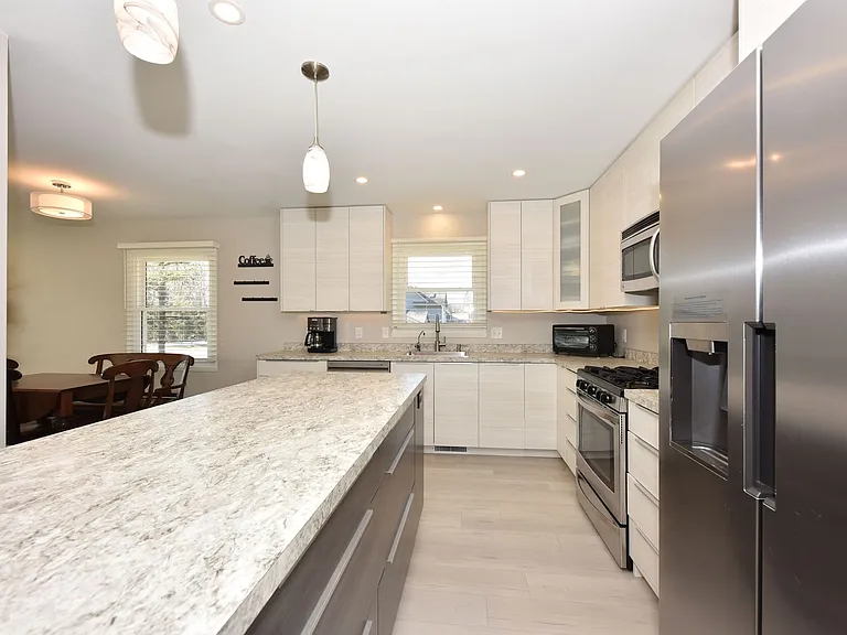 1538 W Liebau Rd — Photo 13