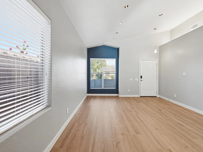 16404 S 46th Way — Photo 6