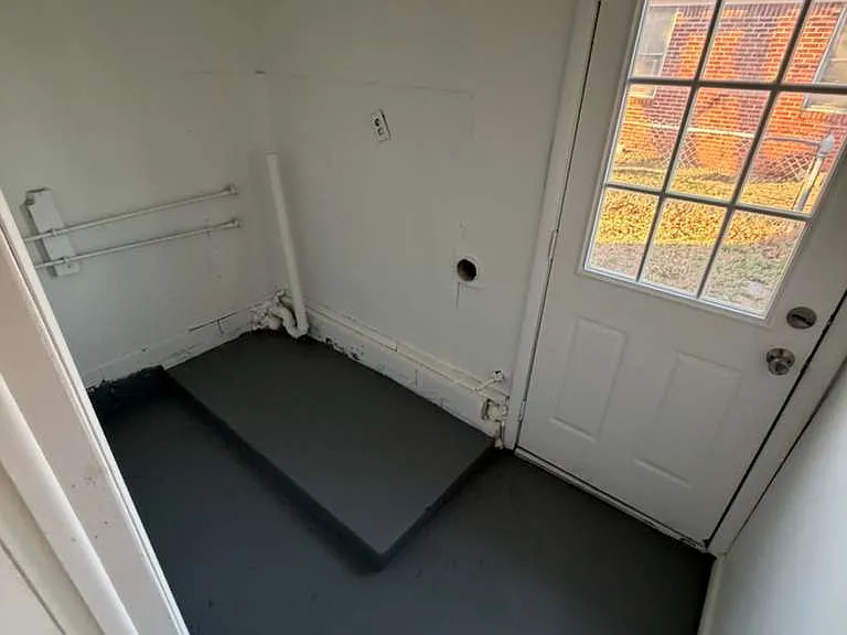 4401 N Rockwell Ave — Photo 5