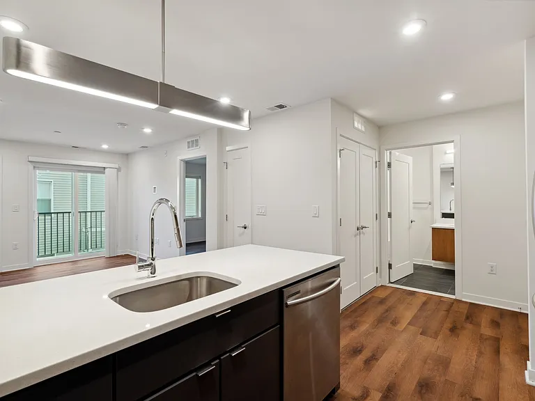 Graduate Pointe — Photo 107