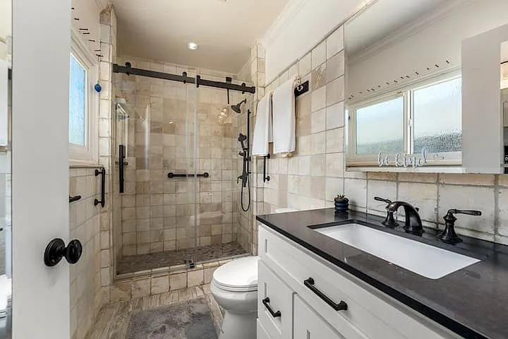 2 bed, 1300 sqft, $5,500 — Photo 2