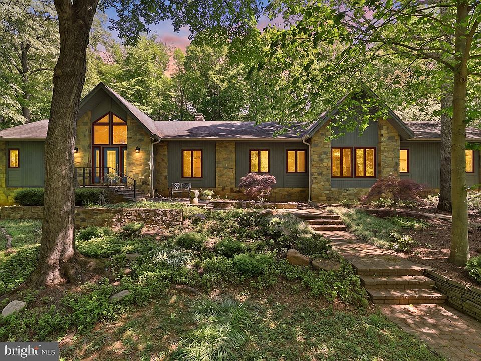 1st image of 9492 Oak Falls Ct