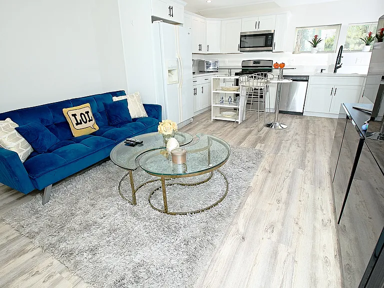 23827 Victory Blvd — Photo 1
