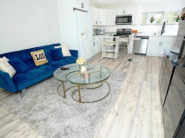 23827 Victory Blvd, West Hills, CA 91307