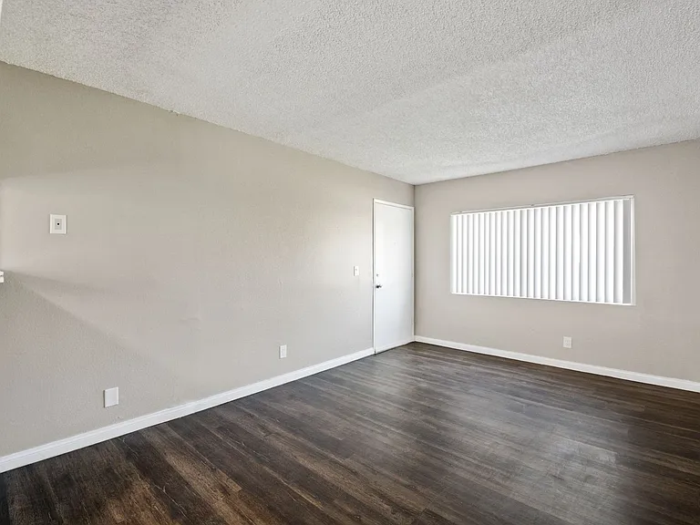 Mountain View Apartments — Photo 11