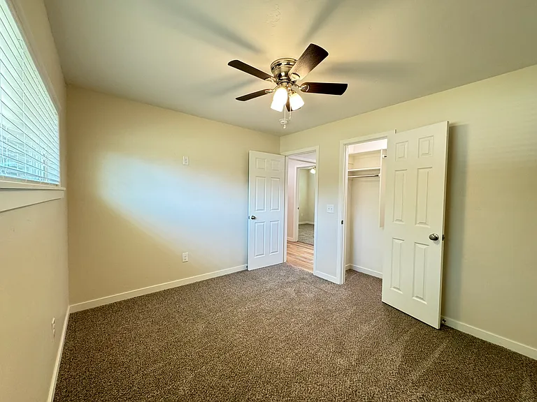 1442 E Broadway St — Photo 27