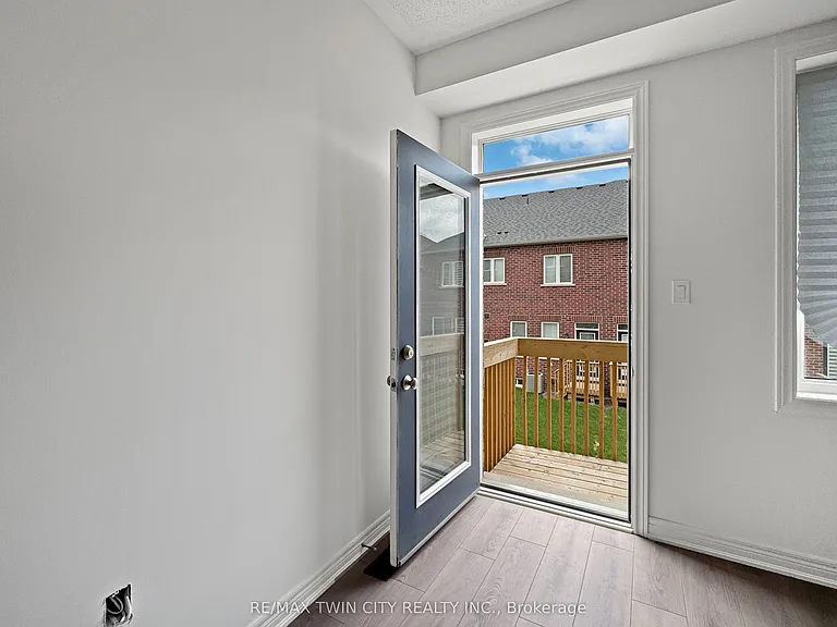 82 Gledhill Cres — Photo 15