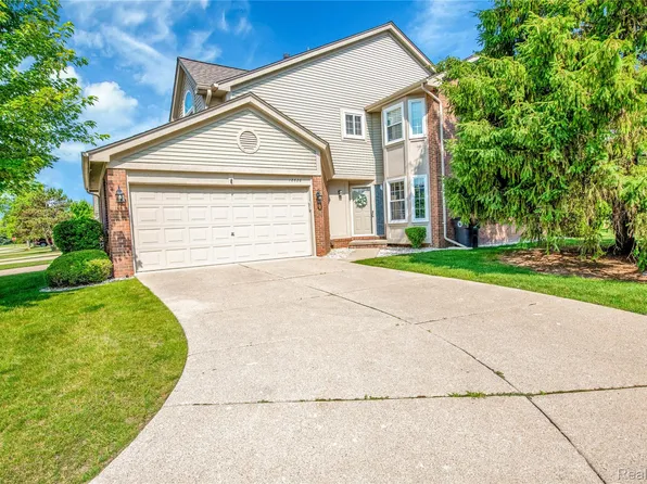 18626 Hilltop Dr, Riverview, MI 48193