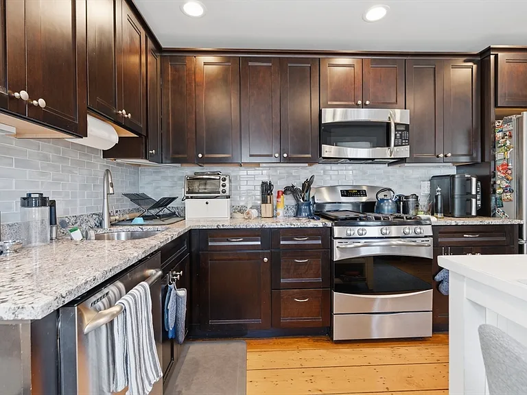 33 Mystic St #3 — Photo 8
