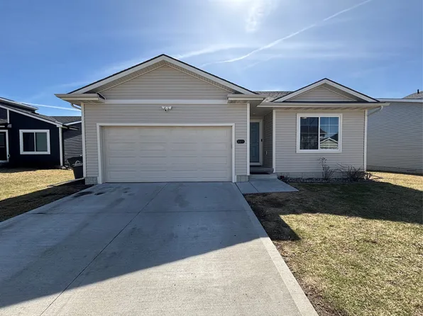 2371 Shadow Creek Cir, Des Moines, IA 50320