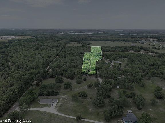 3rd image of 604 Hilton Rd