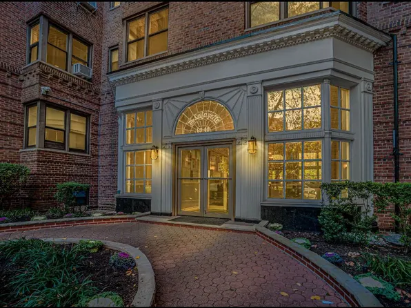 69-40 Yellowstone Boulevard image 3 of 21