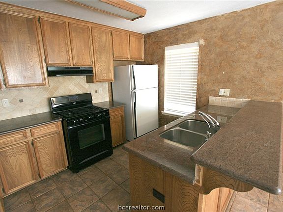 2nd image of 1008 Crestwood Dr