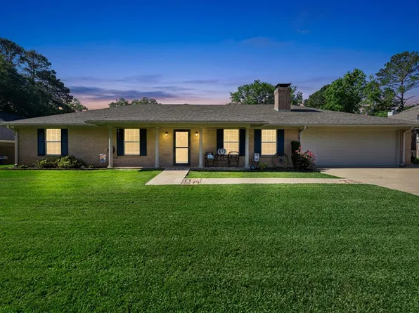 1230 San Salvador Dr, Longview, TX 75602