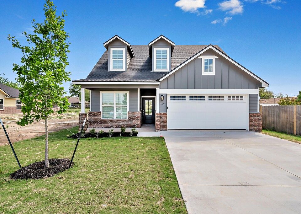 1st image of 423 Travis Dr
