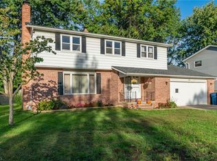 4648 Camellia Ln, North Olmsted, OH 44070