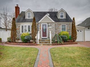 2524 5th Ave, East Meadow, NY 11554