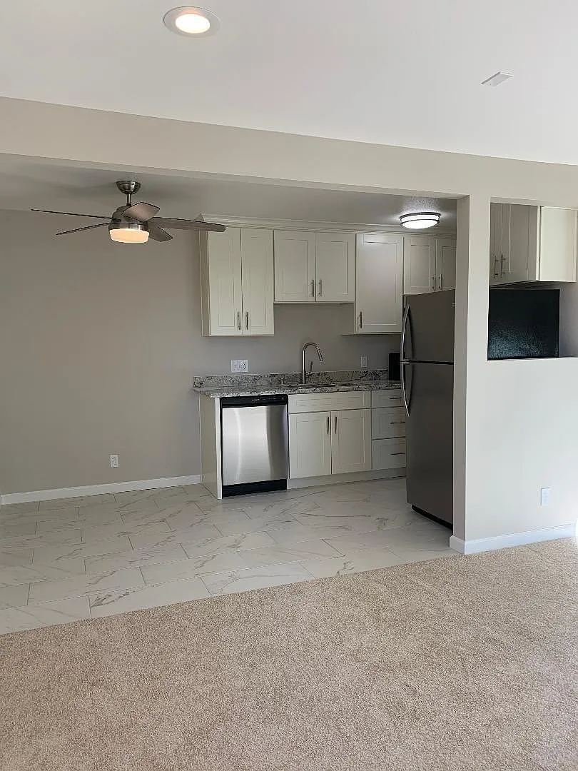All New Interior - Beautifully Remodeled One Bedroom Apartment In A Convenient Location — Photo 2