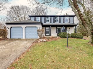 12204 Colbarn Pl, Fishers, IN 46038