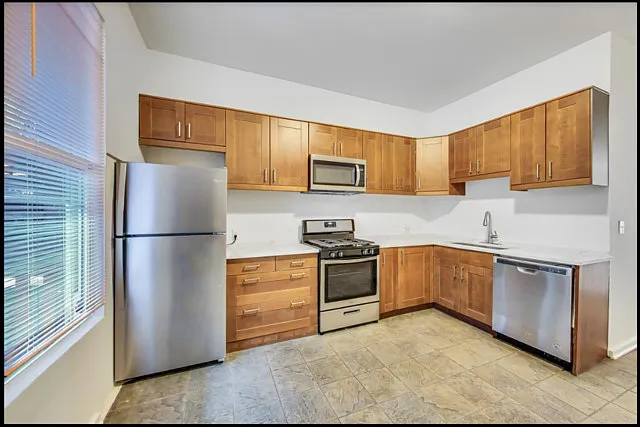 4 bed, $5,000 — Photo 2