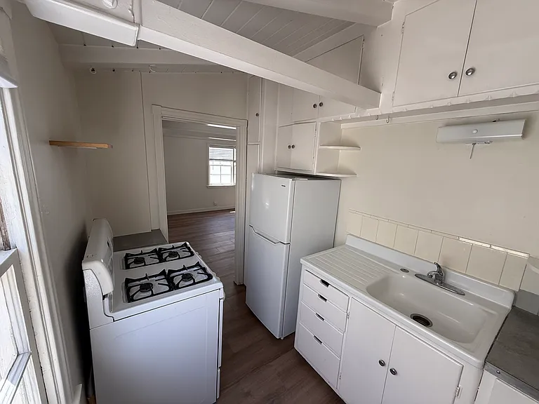 217 1/2 Sapphire Ave — Photo 6