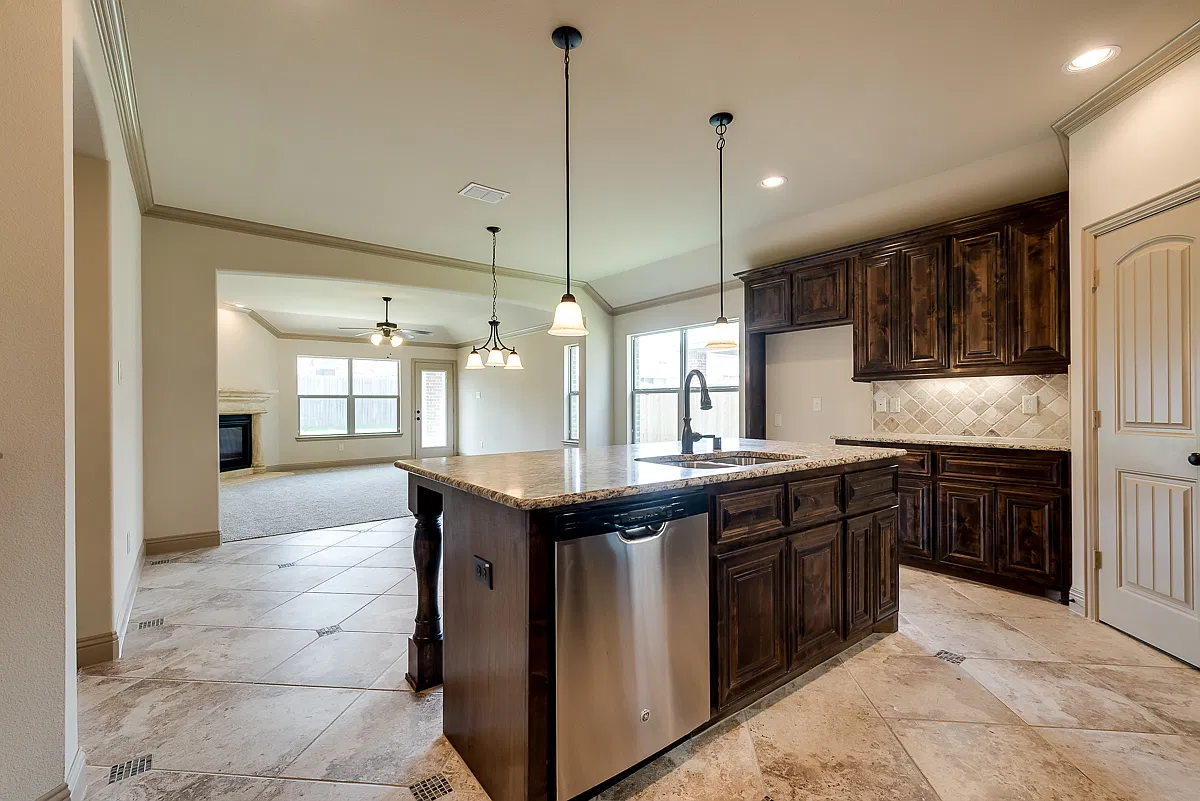 3 bed, 2124 sqft, $2,245 — Photo 3