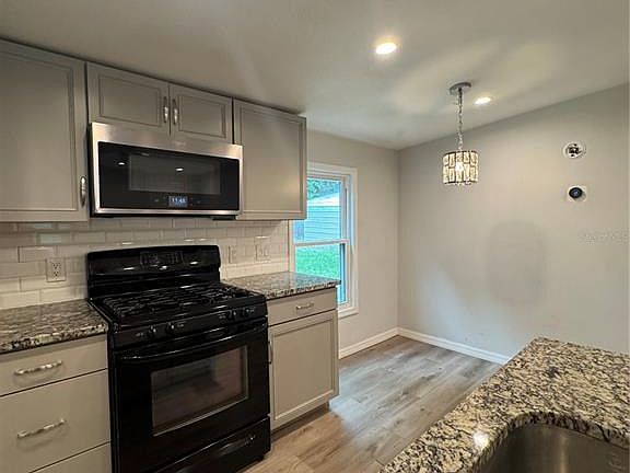 5th image of 10717 SE 129th St