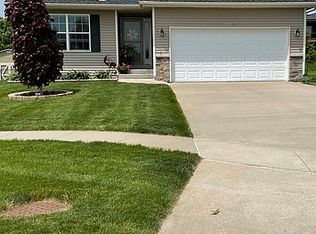 8363 Dakota Dr, West Des Moines, IA 50266