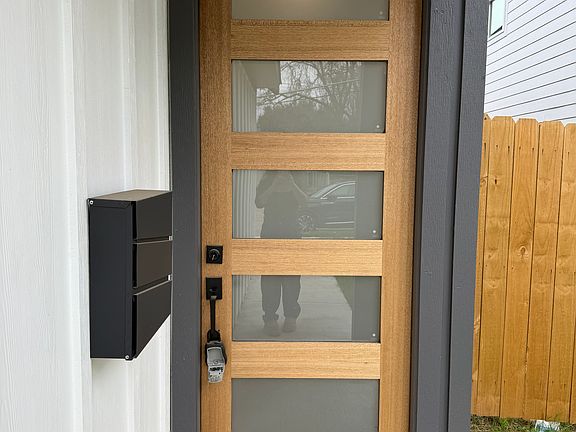 3rd image of 2519 Bethurum Ave