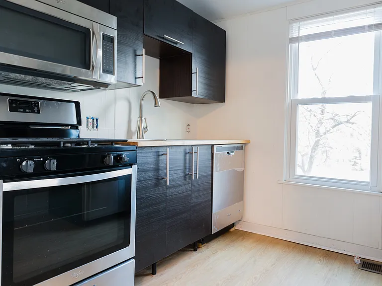 321 Seward St — Photo 1