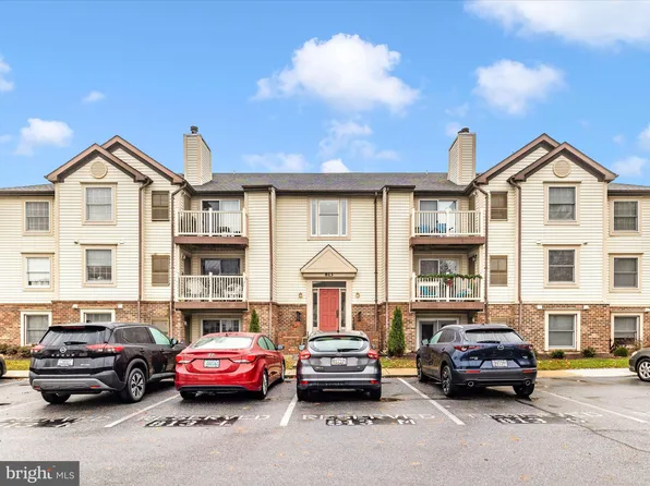 813 Stratford Way APT M, Frederick, MD 21701