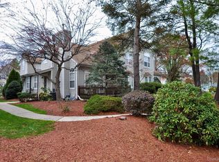 1067 Washington Grn, New Windsor, NY 12553