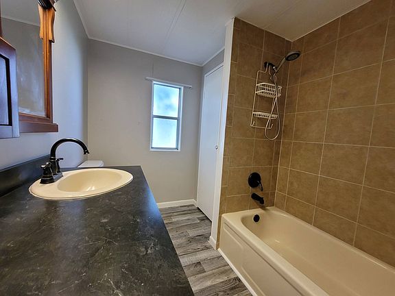 5th image of 409 Port Royal Ct