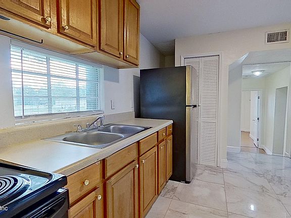 5th image of 1049 Pippin St Unit B
