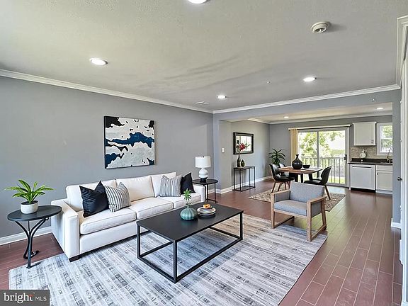 4th image of 1206 Castlehaven Ct