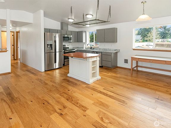 4th image of 8520 Pepperidge Lane SE