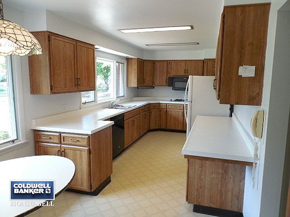 2nd image of 20 Oaklane Dr