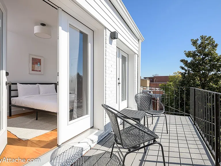 631 Constitution Ave NE — Photo 14