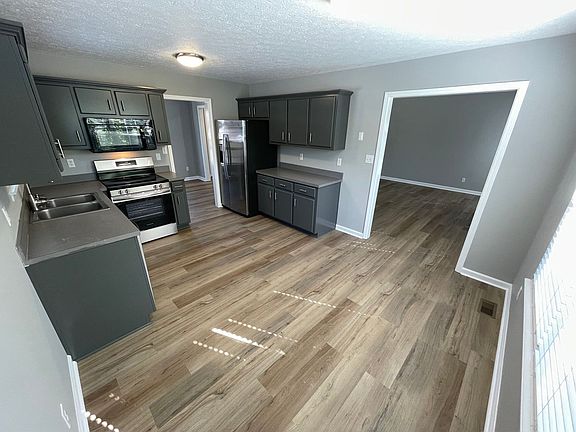 5th image of 197 Woodfield Cir