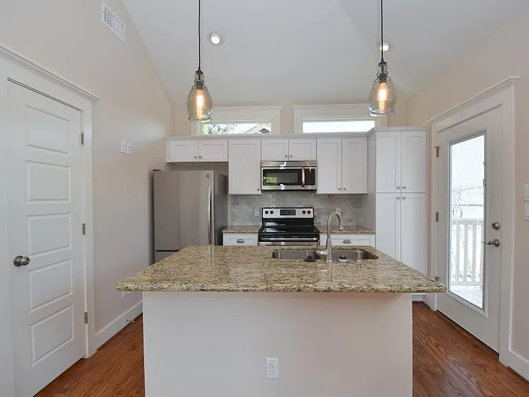 119 E 26th A Houston #A — Photo 10
