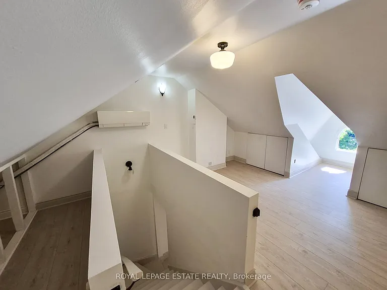 561 Parliament St — Photo 7