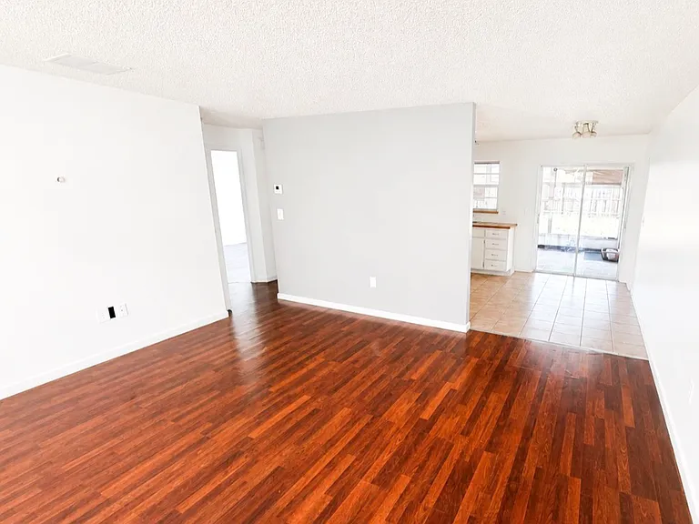 7424 Jenner Ave — Photo 2
