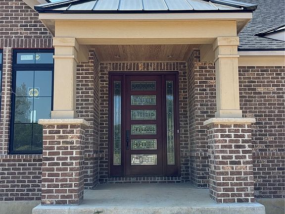 4th image of 613 Christopher Dr