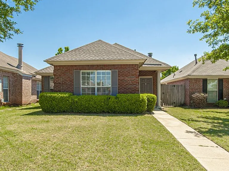 1124 Stafford Dr — Photo 27