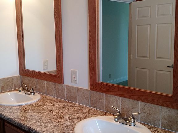 5th image of 1423 Equestrian Dr