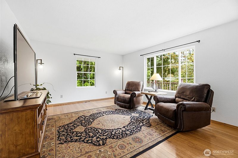 5th image of 17209 45th St E