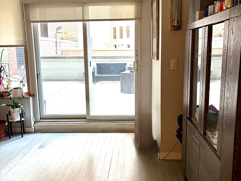 129 E Bellevue Pl #301 — Photo 24